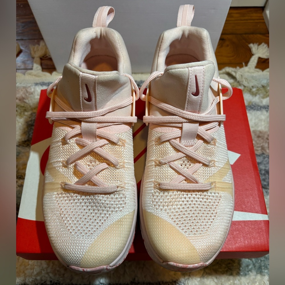 Women’s Nike Metacon Size 9 Like New!